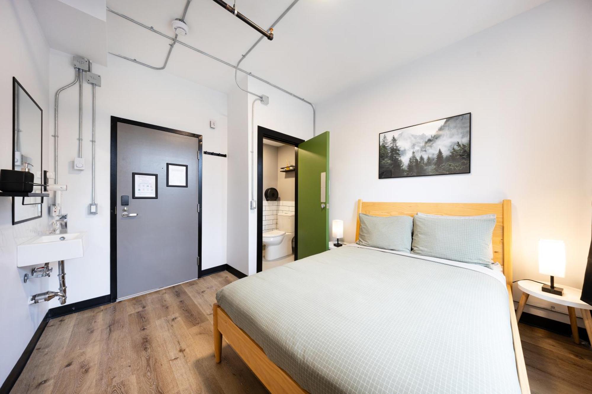 Double Room Private Bathroom
